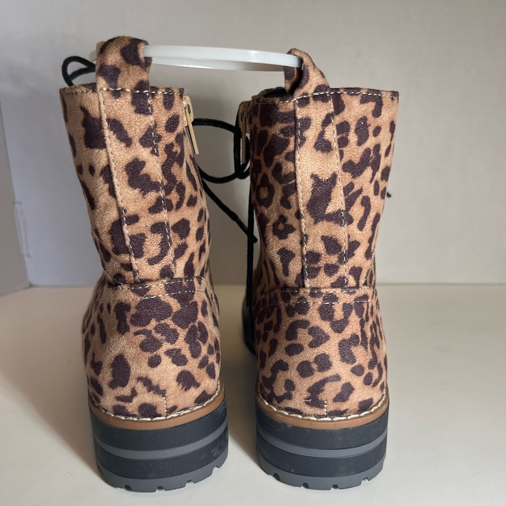 Women’s Naomi Leopard Hiker Boots 6.5 Medium Fur Lace Up Gold Accents - Picture 4 of 6
